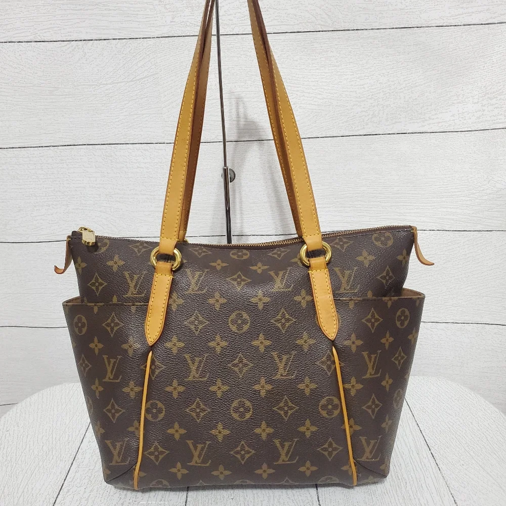 Louis Vuitton Monogram Totally PM - Picture 2 of 16